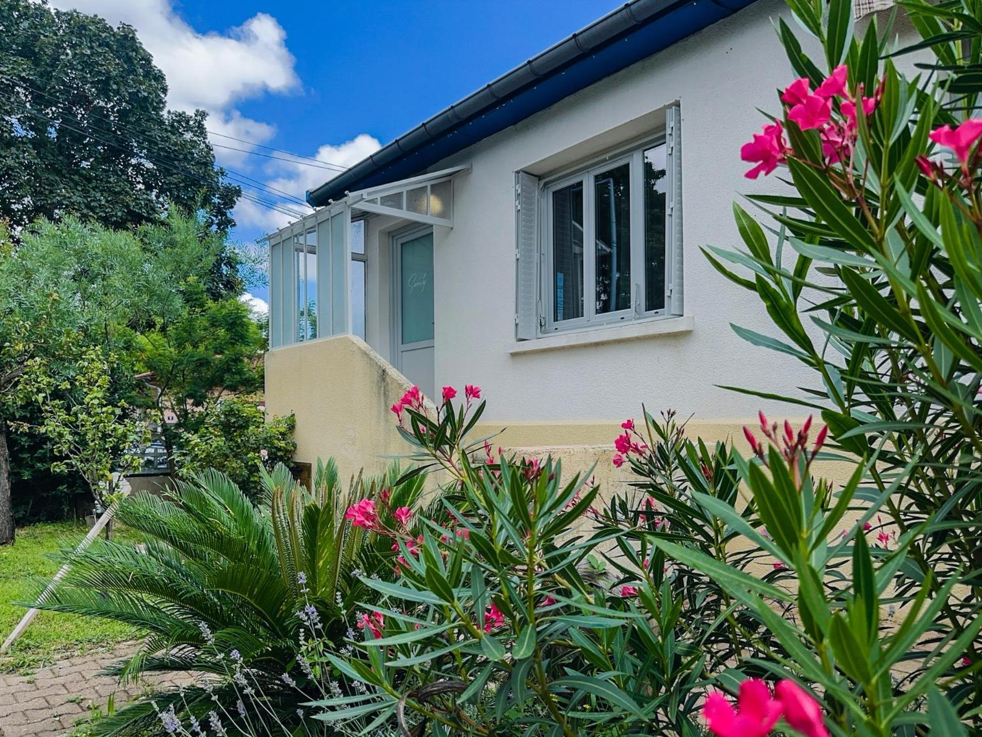 Serenity Suite Vénissieux Εξωτερικό φωτογραφία